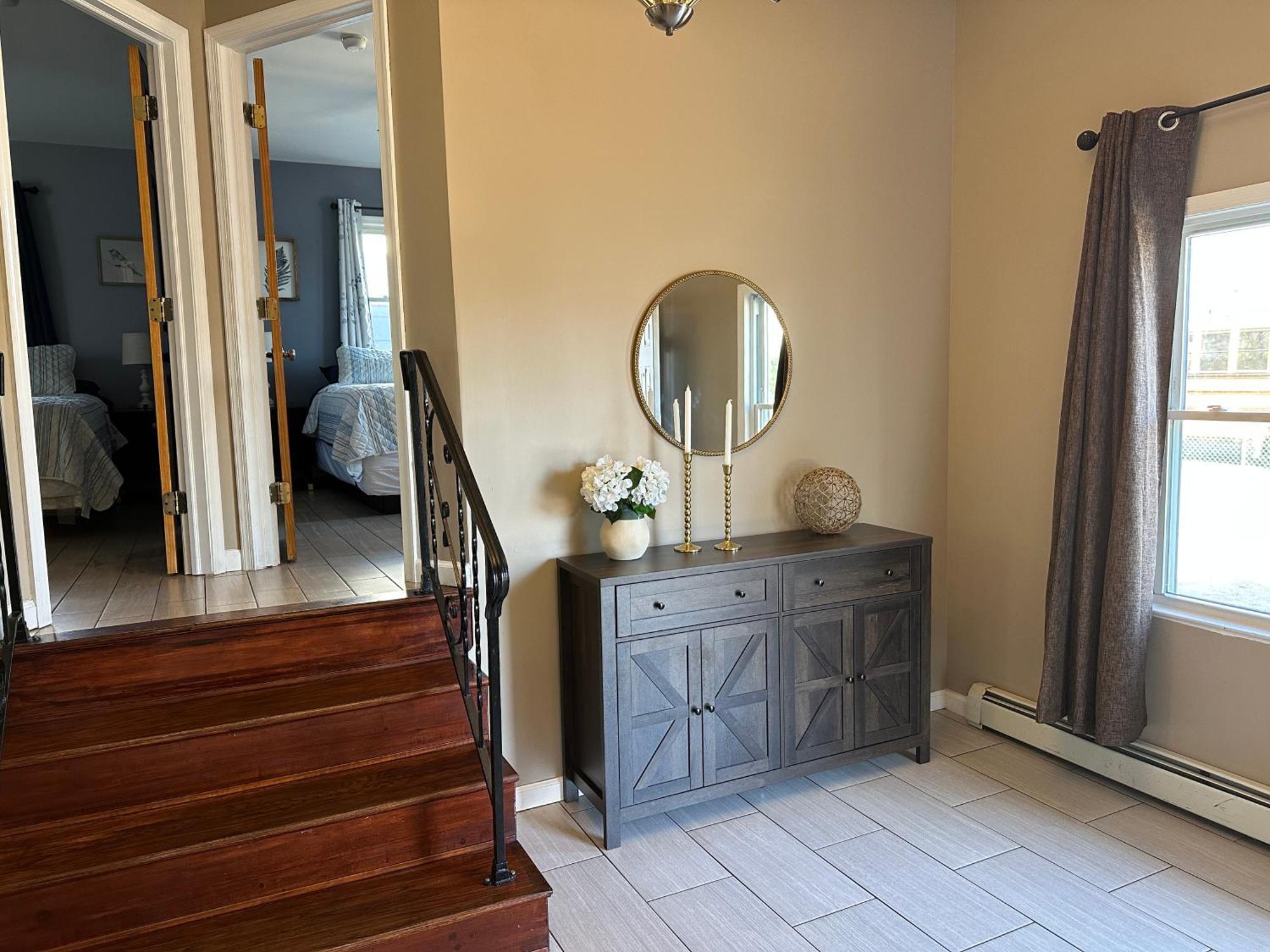 Newly Renovated 2 Bedroom House *